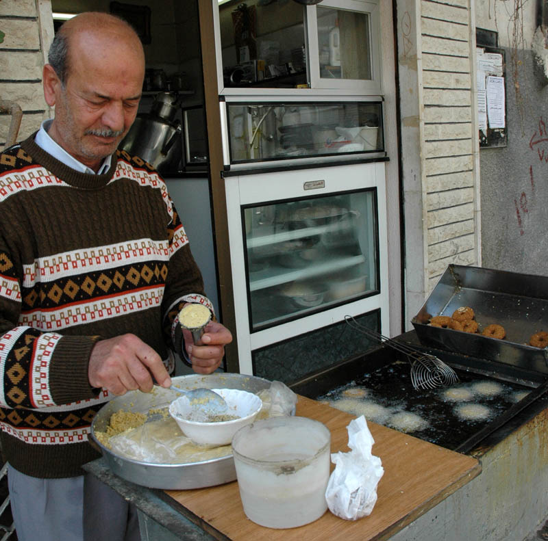 A well dressed falafl cook